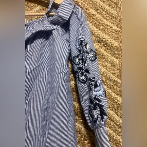 Loft Women's Cold Shoulder Blouse, Floral Embroidery on Sleeves, Size XS - Picture 2 of 10
